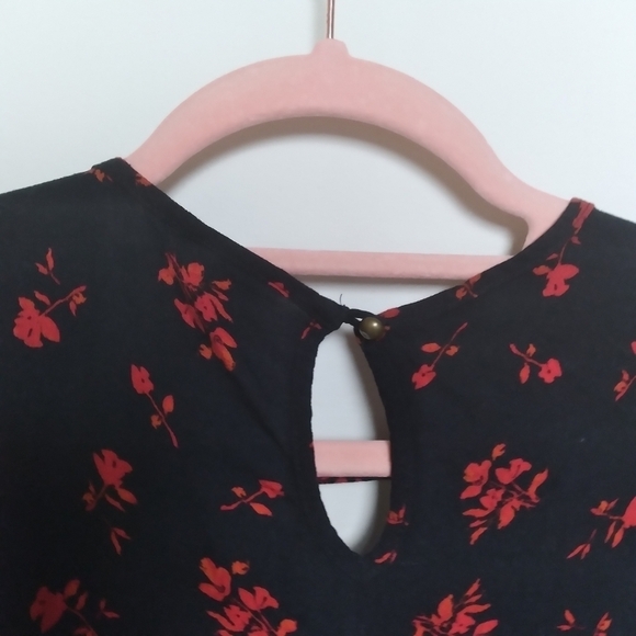 Mossimo Black and Red Floral Bell Sleeve Blouse Size XS - Picture 2 of 9
